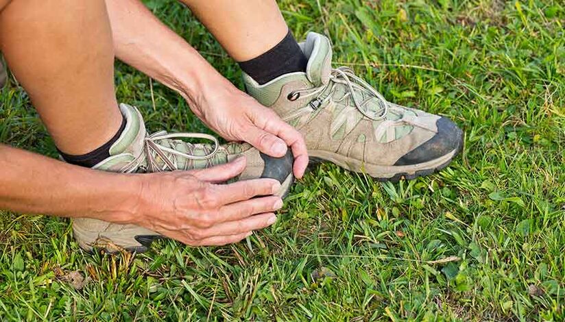 I pazienti con micosi dei piedi avvertono dolore e difficoltà a camminare